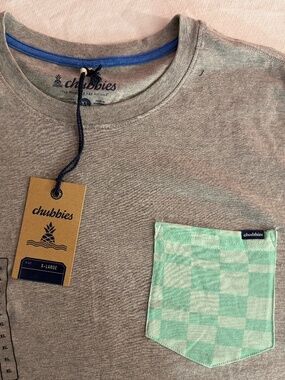 Mens NWT Chubbies Grey Crew neck T-shirt with Blue Pocket Size XL